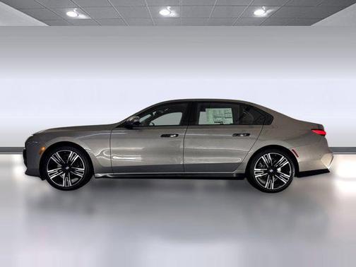 2026 BMW 740 740i