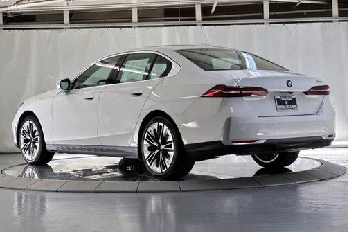 Alpine White 2026 BMW 530 530i