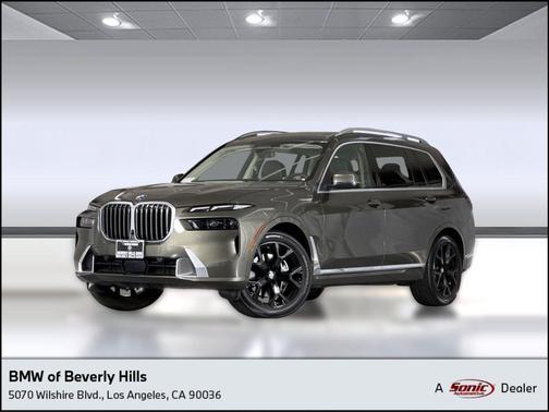 Manhattan Green Metallic 2025 BMW X7 xDrive40i