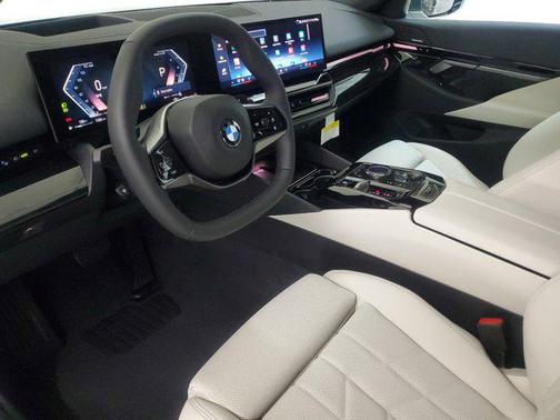 2025 BMW 530 i