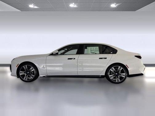 2026 BMW 740 740i