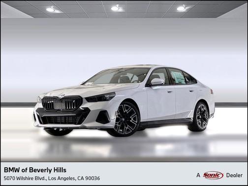 Mineral White Metallic 2026 BMW i5 xDrive40