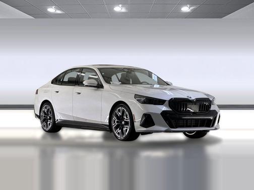Mineral White Metallic 2026 BMW i5 xDrive40
