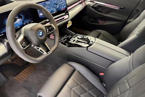 Mineral White Metallic 2026 BMW i5 xDrive40