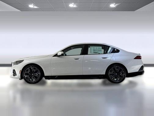 Mineral White Metallic 2026 BMW i5 xDrive40