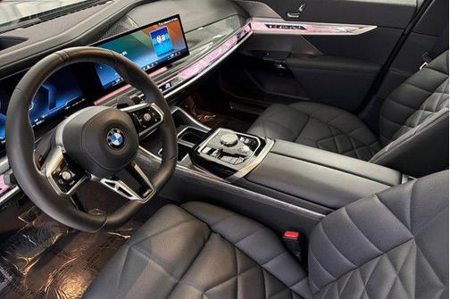 Black Sapphire Metallic 2023 BMW 740 i