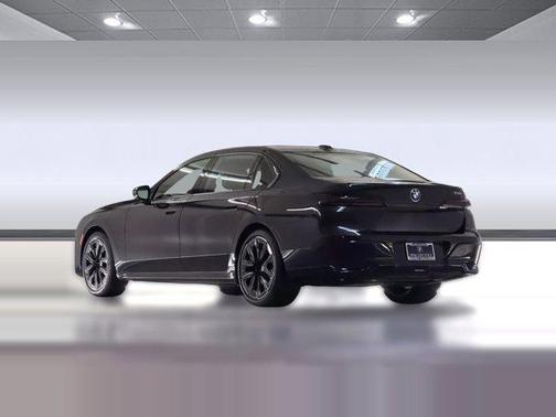 Black Sapphire Metallic 2023 BMW 740 i