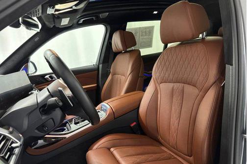 2025 BMW X7 M60i