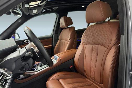 2025 BMW X7 M60i