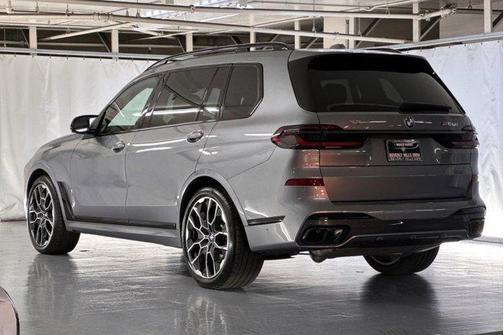 2025 BMW X7 M60i