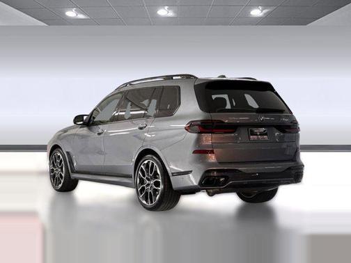 2025 BMW X7 M60i