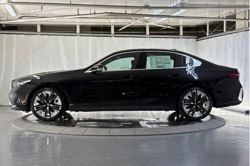 Black Sapphire Metallic 2026 BMW 530 530i
