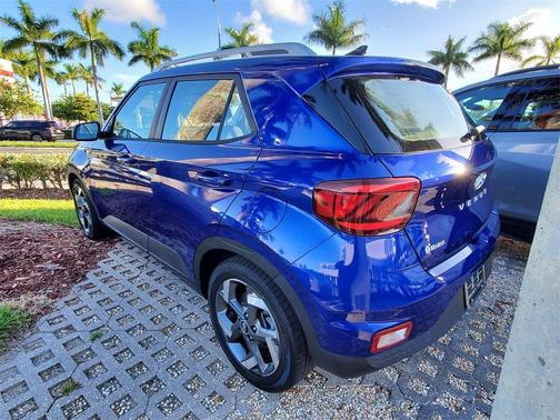 2022 Hyundai VENUE SEL