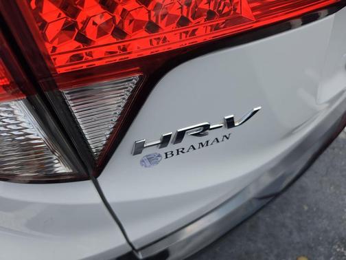 Platinum White Pearl 2022 Honda HR-V Sport