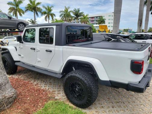 Bright White Clearcoat 2021 Jeep Gladiator Sport