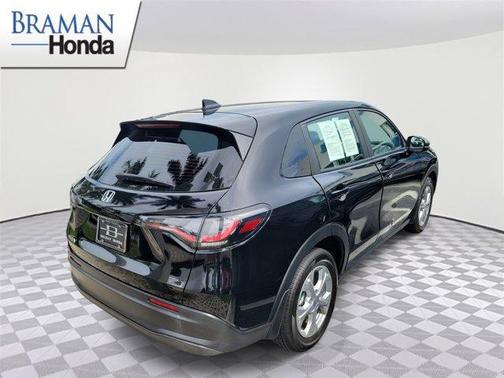 Crystal Black Pearl 2023 Honda HR-V LX