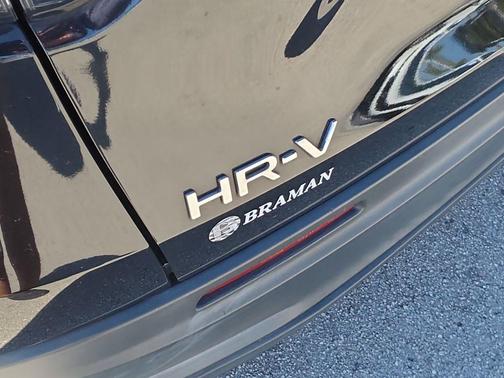 Crystal Black Pearl 2023 Honda HR-V LX