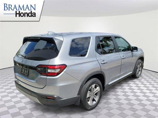 Lunar Silver Metallic 2023 Honda Pilot EX-L 8-Passenger