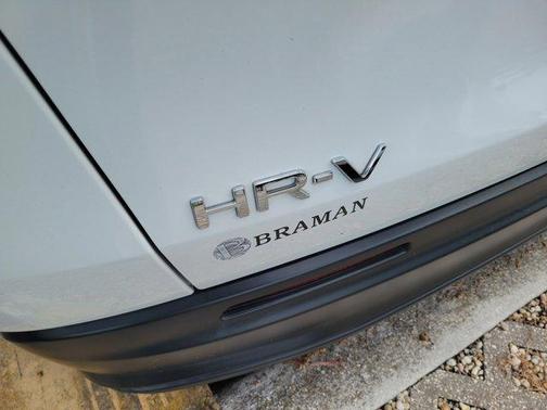 Platinum White Pearl 2024 Honda HR-V LX