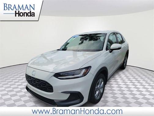 Platinum White Pearl 2024 Honda HR-V LX