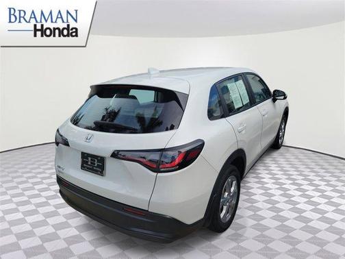 Platinum White Pearl 2024 Honda HR-V LX