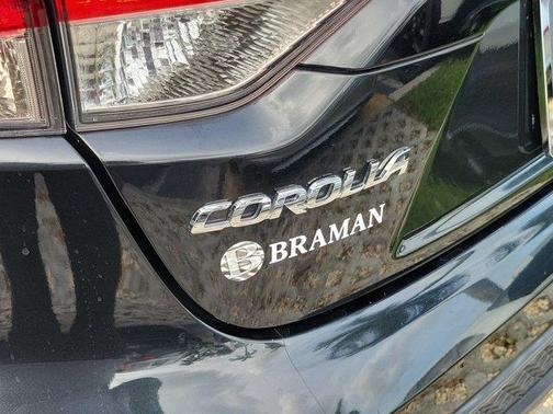 Black Sand Pearl 2022 Toyota Corolla SE