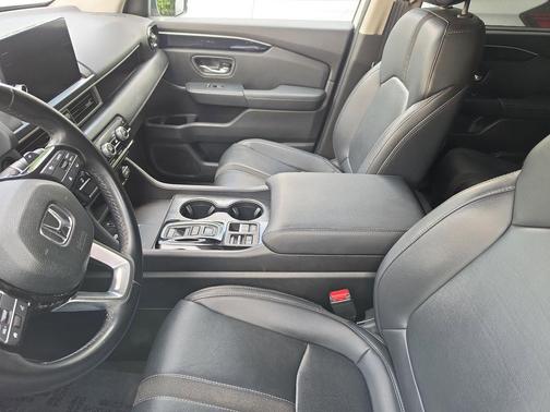 Platinum White Pearl 2023 Honda Pilot Touring