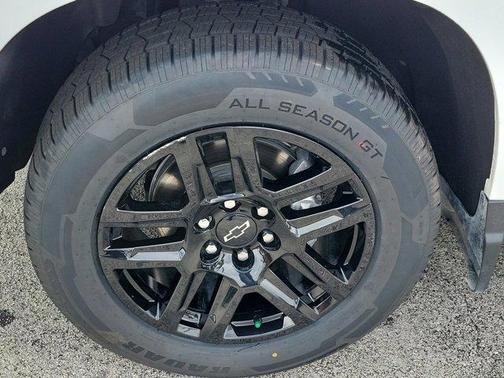 Summit White 2023 Chevrolet Silverado 1500 Custom