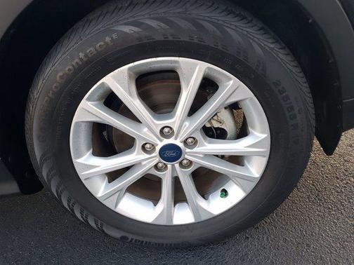 Photo 5 of 35 of 2019 Ford Escape SEL