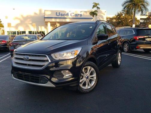 Photo 4 of 35 of 2019 Ford Escape SEL