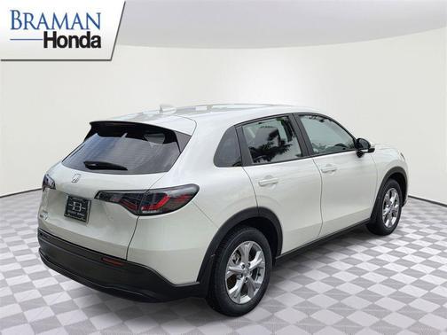 Platinum White Pearl 2024 Honda HR-V LX