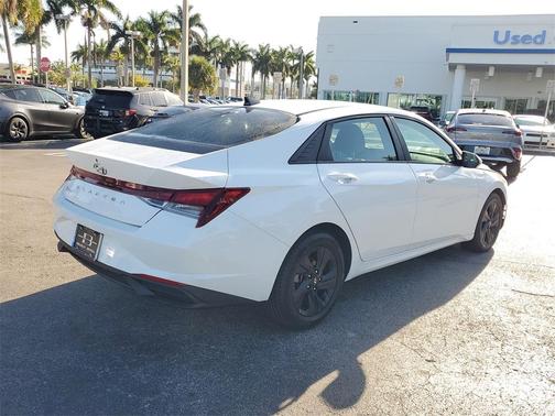 2021 Hyundai ELANTRA SEL