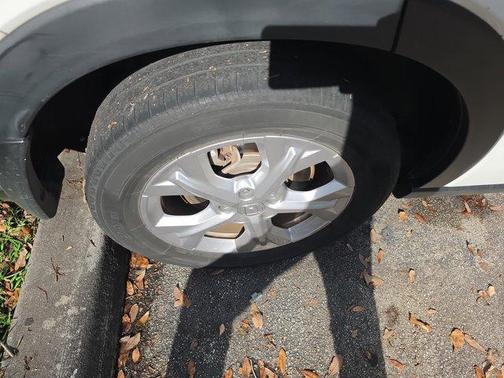 Platinum White Pearl 2023 Honda HR-V LX