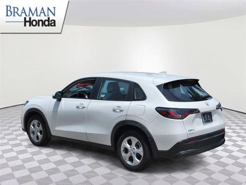 Platinum White Pearl 2024 Honda HR-V LX