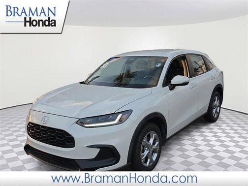 White 2023 Honda HR-V LX