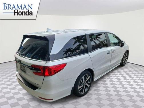 White 2024 Honda Odyssey Touring