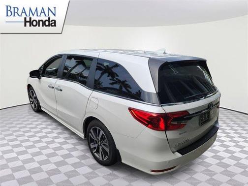 White 2024 Honda Odyssey Touring