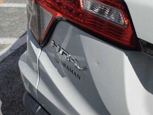 Platinum White Pearl 2022 Honda HR-V EX