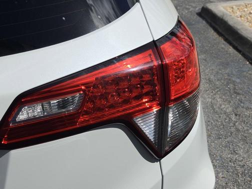 Platinum White Pearl 2022 Honda HR-V EX