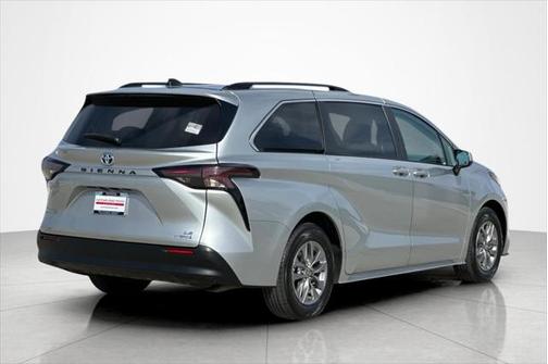 2024 Toyota Sienna LE