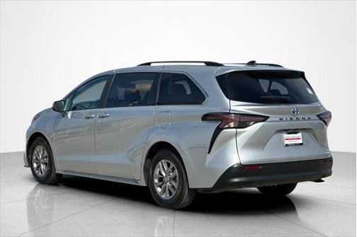 2024 Toyota Sienna LE
