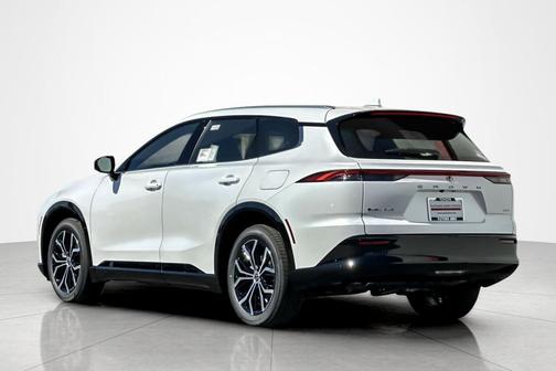 2025 Toyota Crown Signia XLE