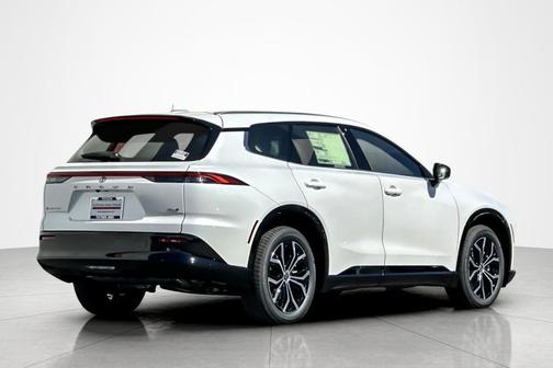 2025 Toyota Crown Signia XLE