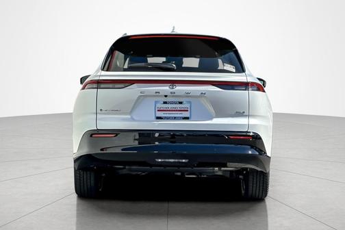 2025 Toyota Crown Signia XLE