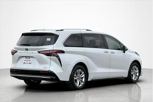 2023 Toyota Sienna Limited 7-Passenger