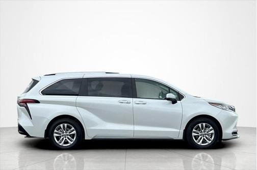 2023 Toyota Sienna Limited 7-Passenger