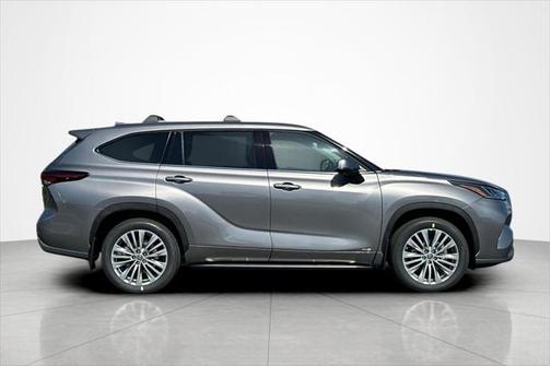 2025 Toyota Highlander Hybrid Platinum