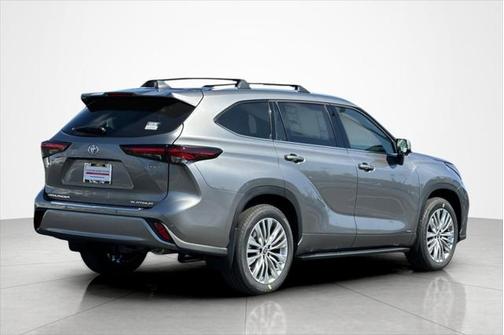 2025 Toyota Highlander Hybrid Platinum