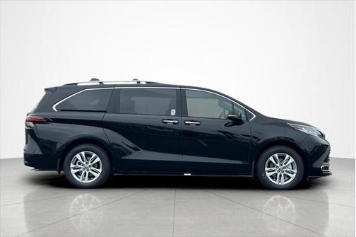 2025 Toyota Sienna Limited 7-Passenger