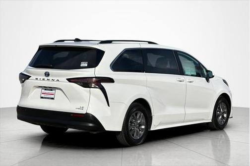 2024 Toyota Sienna LE